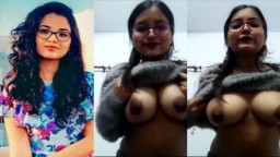 Cute Girl Flashing Her Boobs New Viral Mms Leaked