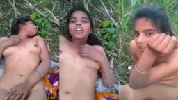 Gao Ki Ladki Ko Jungle Me Le Ja Kar Uske Bur Me Bahut Jor Se Apne Land Pel Diya Or Blood Aa Gaya