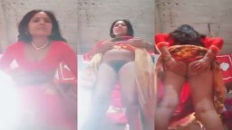Desi Bhavi Ne Apna Saree Hata Kar Apna Bur Aur Apna Gand Ka Video Banayi.