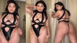 Currly Quinn aka EveQuinn In Skimpy Duct Tape Teasing Ass on Stripchat Live