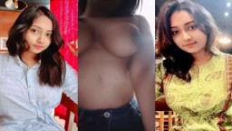Desi Girl Showing Her Boob and Rubbing